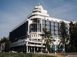 ���-�������