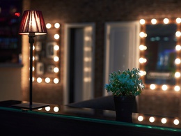 ������-�������