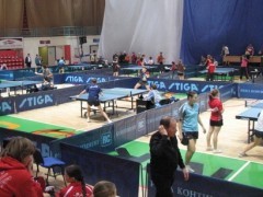 �������-���