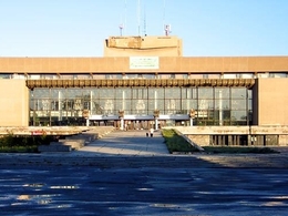 �������-���