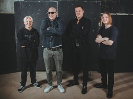 ��z �. ���������