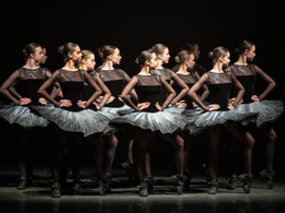 �������