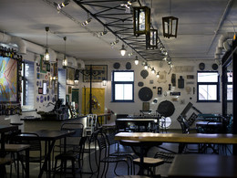 ����� &������