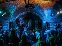 �������