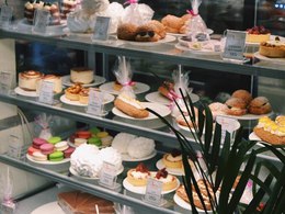 �������