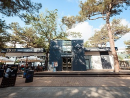 1870 Wine &�Food Bar