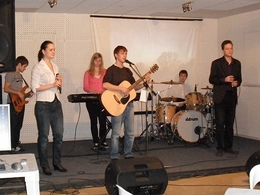 ����� ����