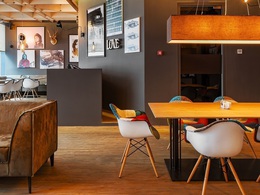 Benedict breakfast &�lounge