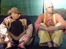 ����� ����