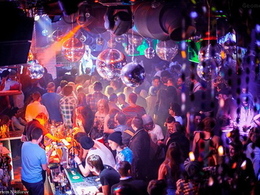 �����-���