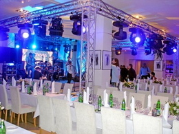 ����-����