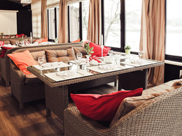 �������