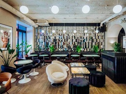 Mo�Friends &�Dining