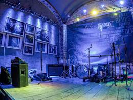 New Slam Food &�Music