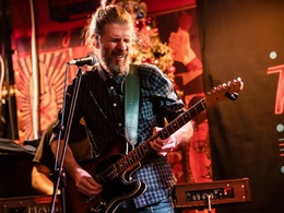 ���� & ���� ����