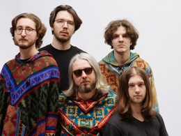 �������