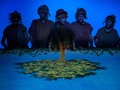 �����
