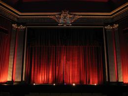 ����� ����