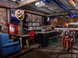 �������