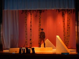 ����� ����