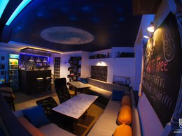 ����� ����