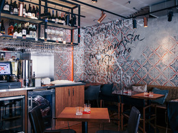 ������ Tapas &�Bar