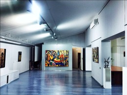 ���-����