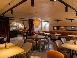 ���-������