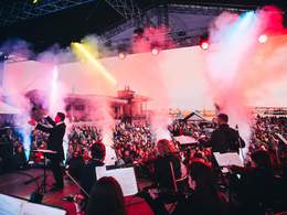 ������� ���-���� �� ����� � ������������� ���������. Olympic Orchestra
