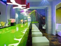 �������-���