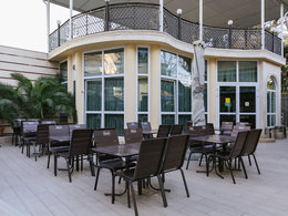 ����� ����