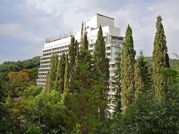 ����� ����