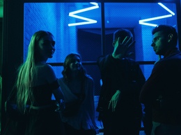 �������