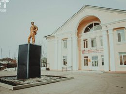 ���-����