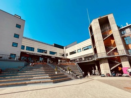 ���-�������